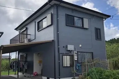 シックなグレーの外壁