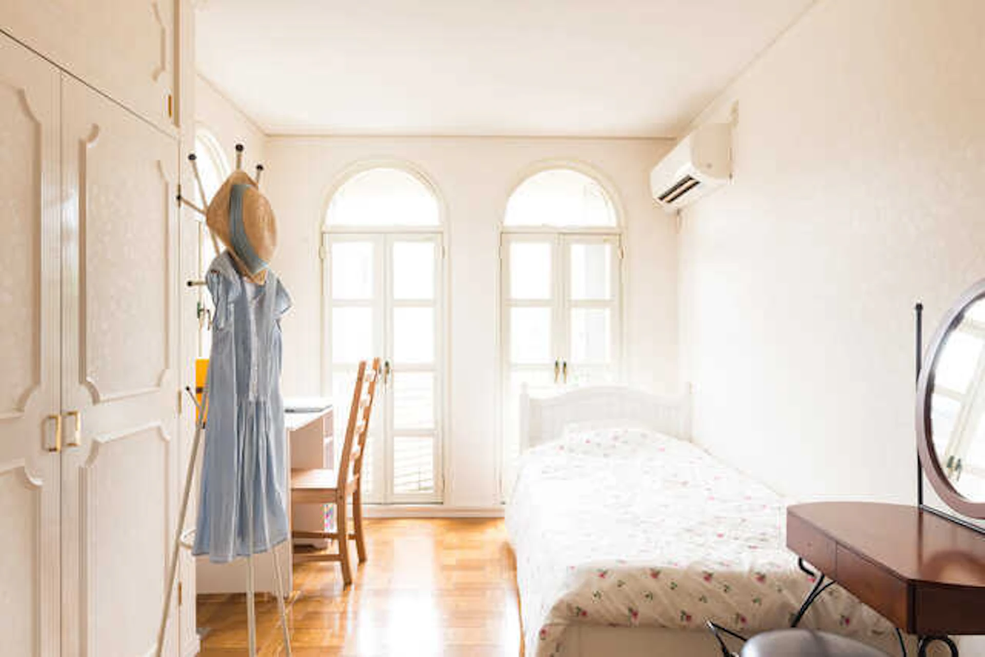 白をベースカラーとする