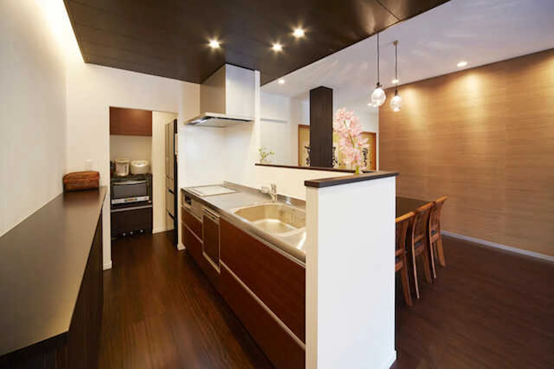 ⑤間取り変更で、LDKと一続きの空間に書斎も設置