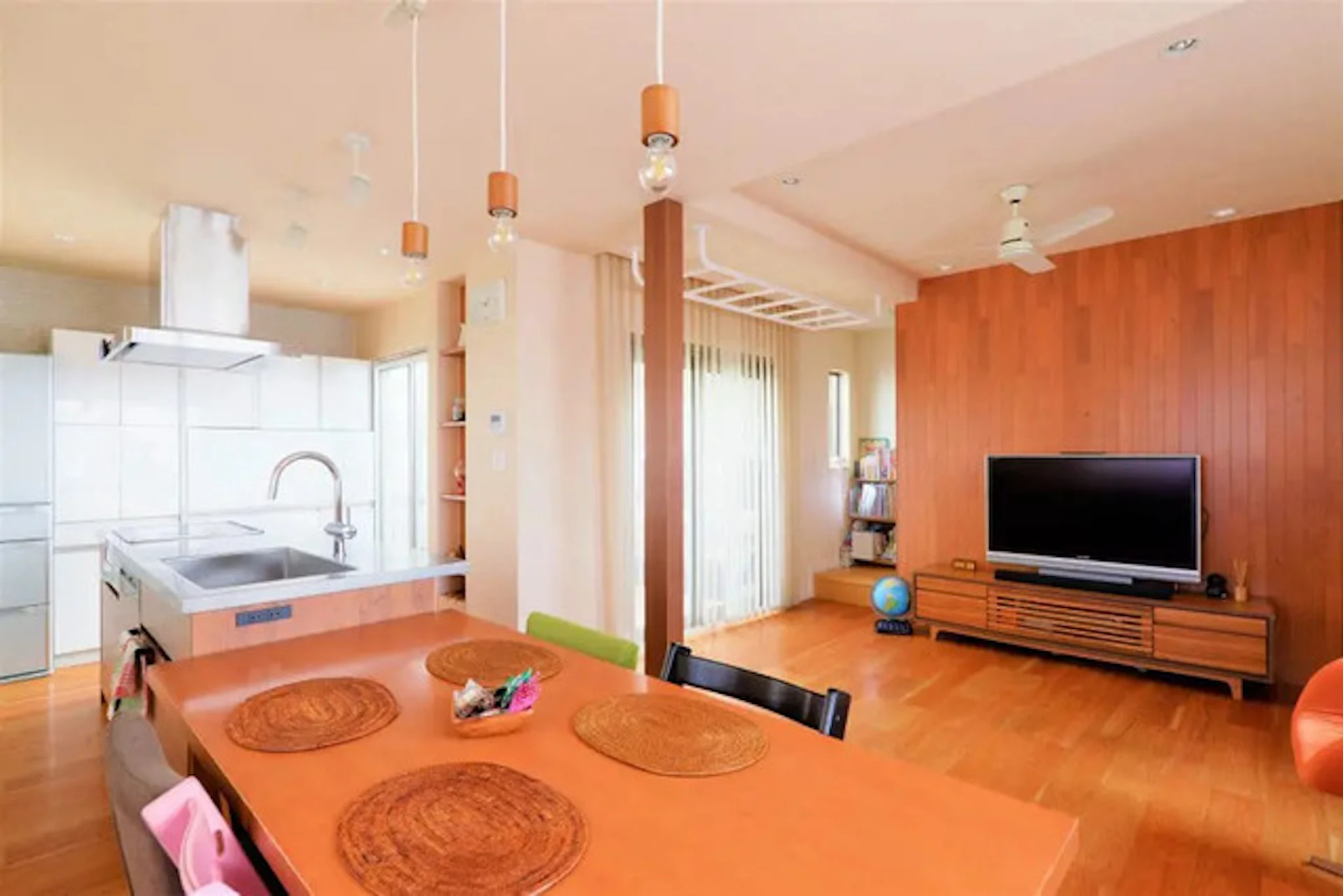 ダイニングがキッチンの横にある間取り