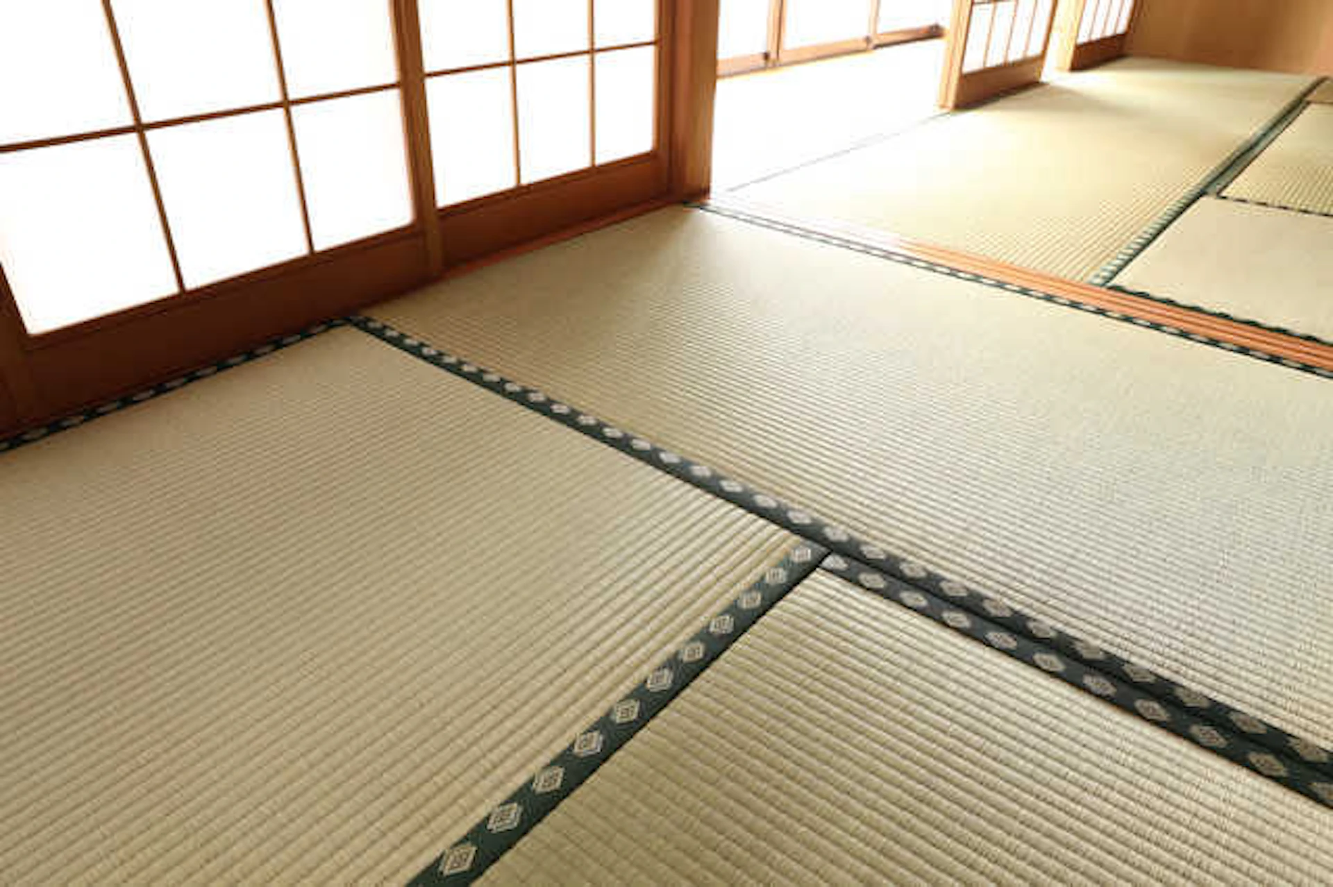 日が差している和室