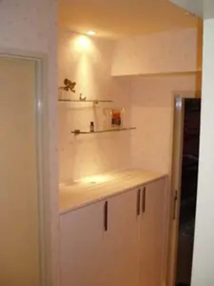 事例3:間接照明で明るくおしゃれな玄関