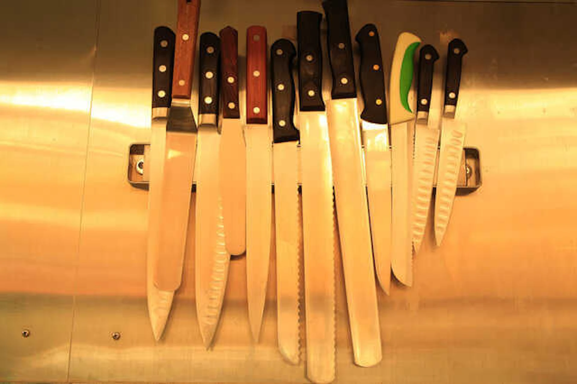 刃物を見える場所に置く