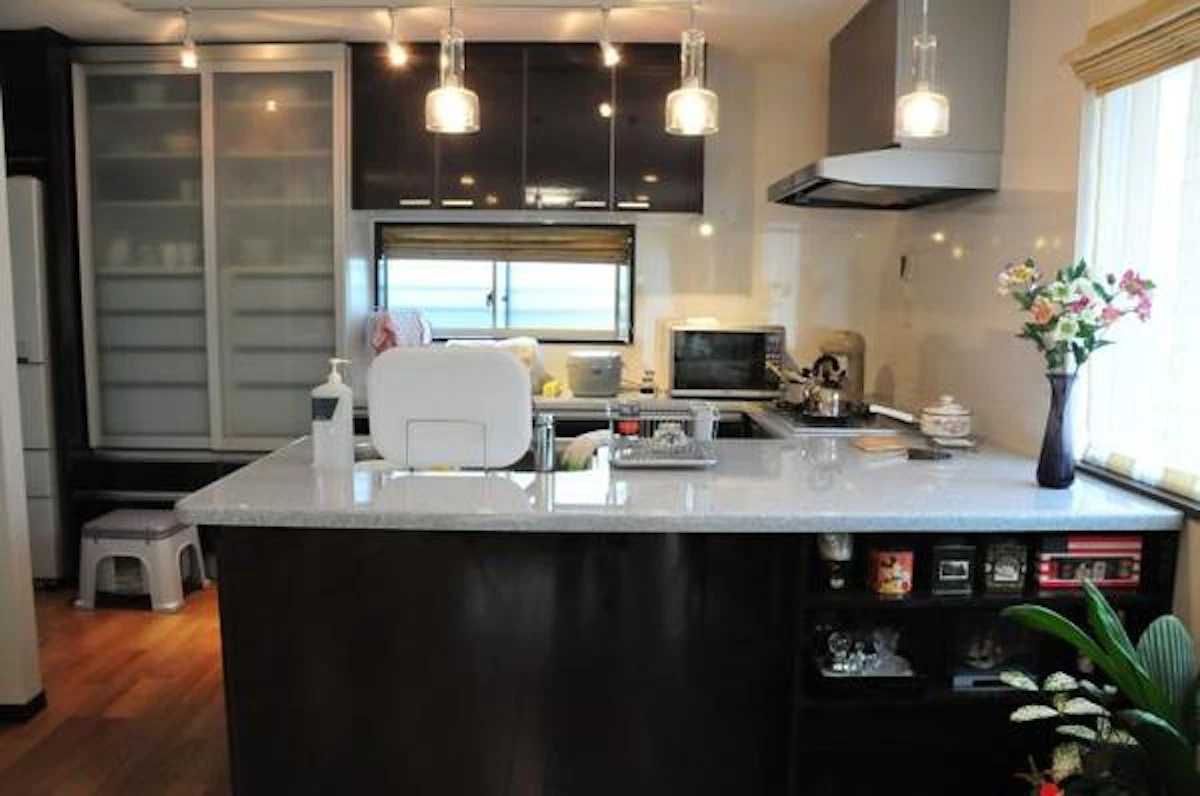 【事例1】 キッチンの機能性を重視したコの字型キッチン