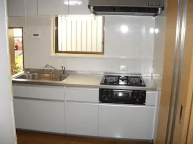 【42万円】白基調で明るく清潔感のあるキッチンに