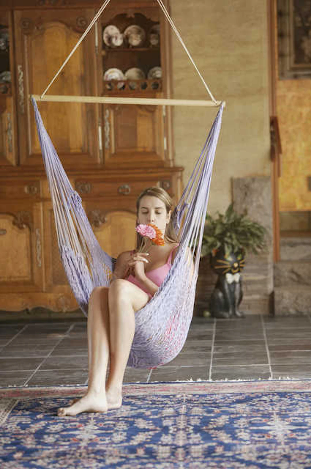 室内にハンモックを