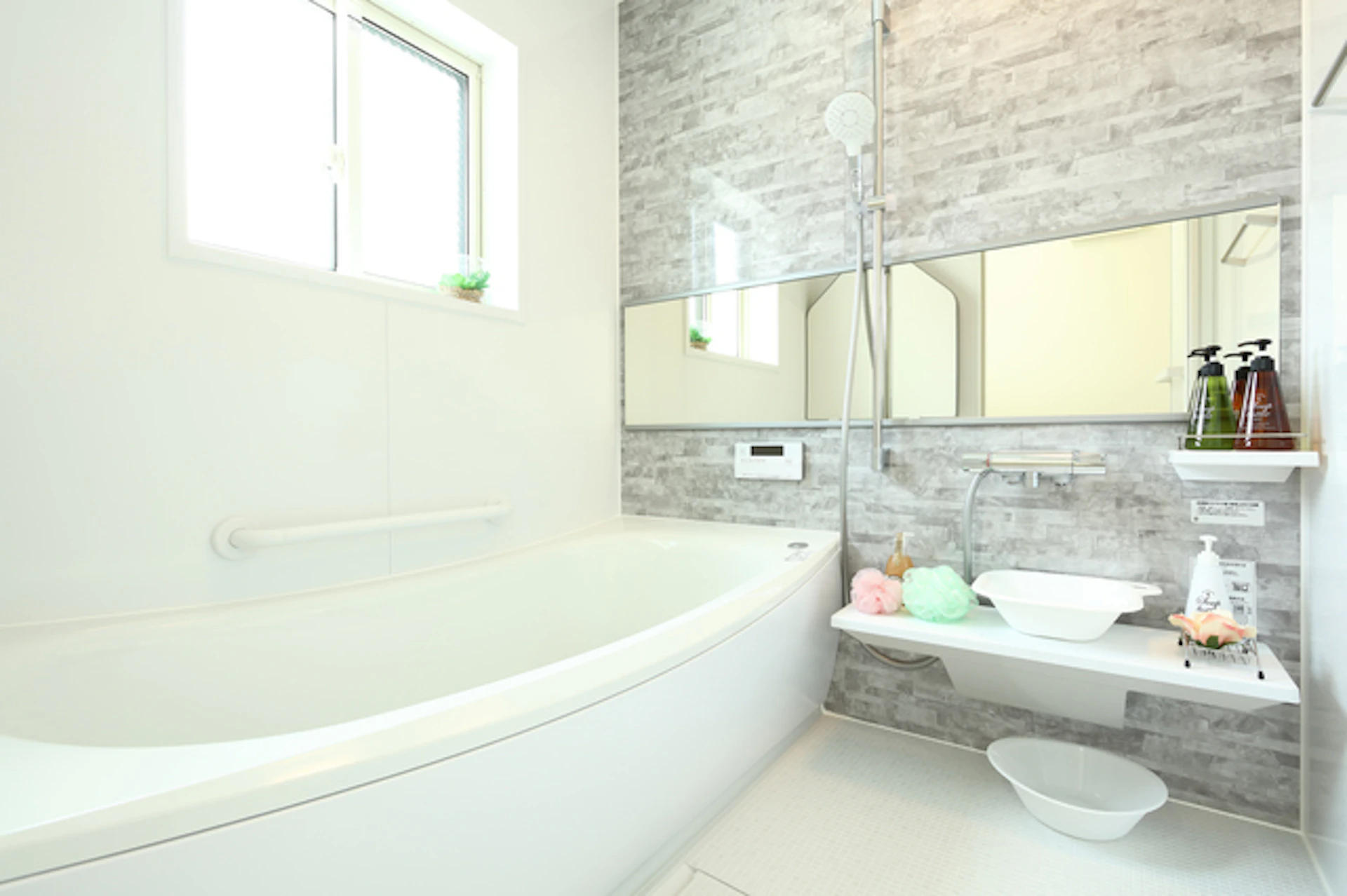 ユニットバスの故障しやすい箇所や修理・交換費用相場は？業者選びのポイントも解説