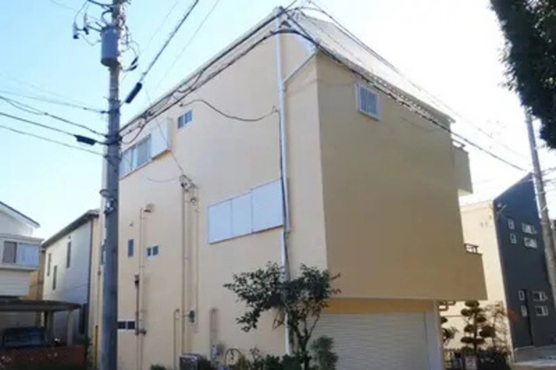 事例4: 破風部分に錆止めを施した外壁・屋根リフォーム