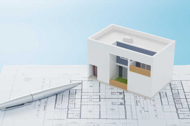 住宅の模型と間取り図