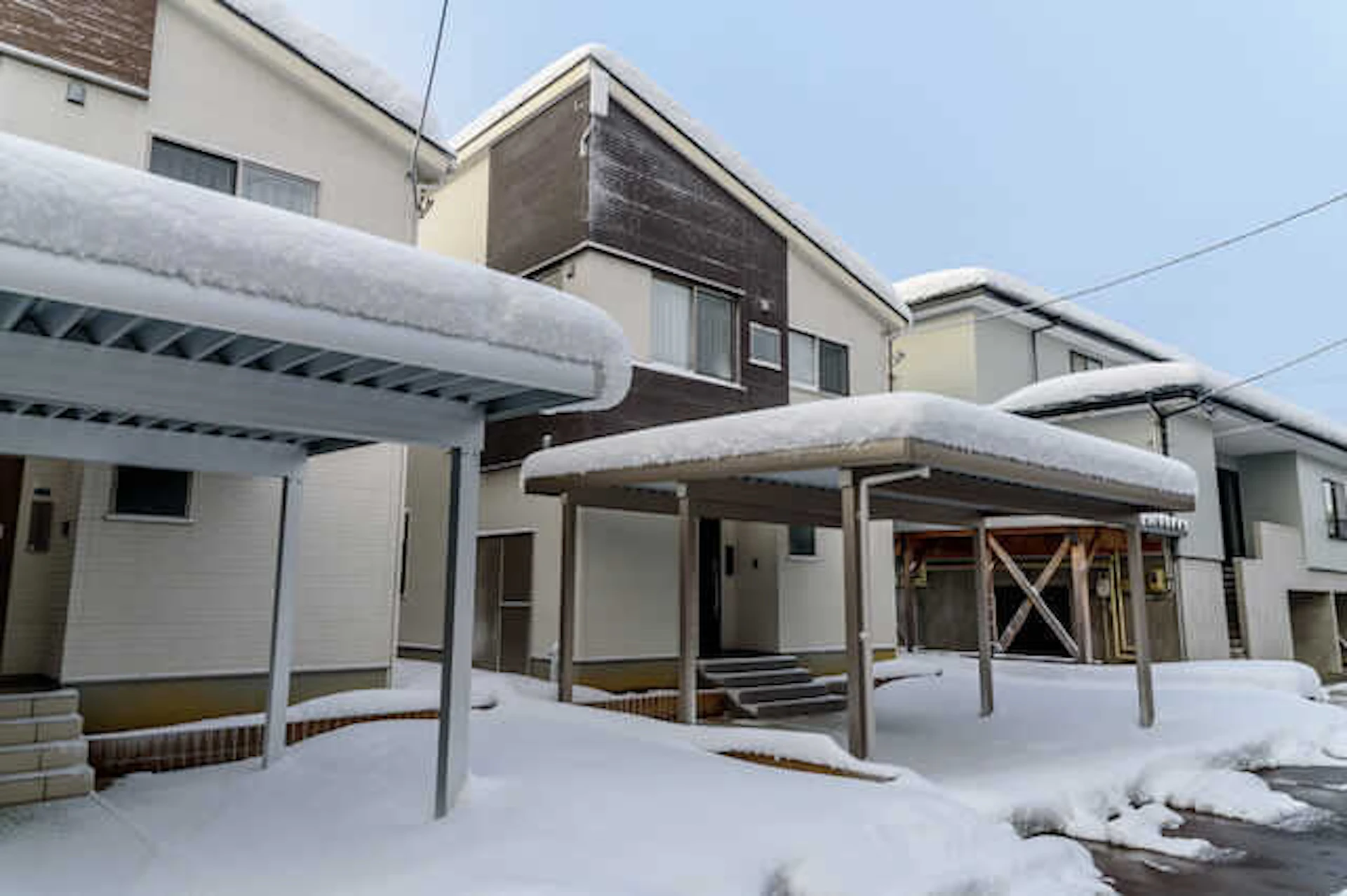 ③駐車場は、耐雪カーポートにリフォーム