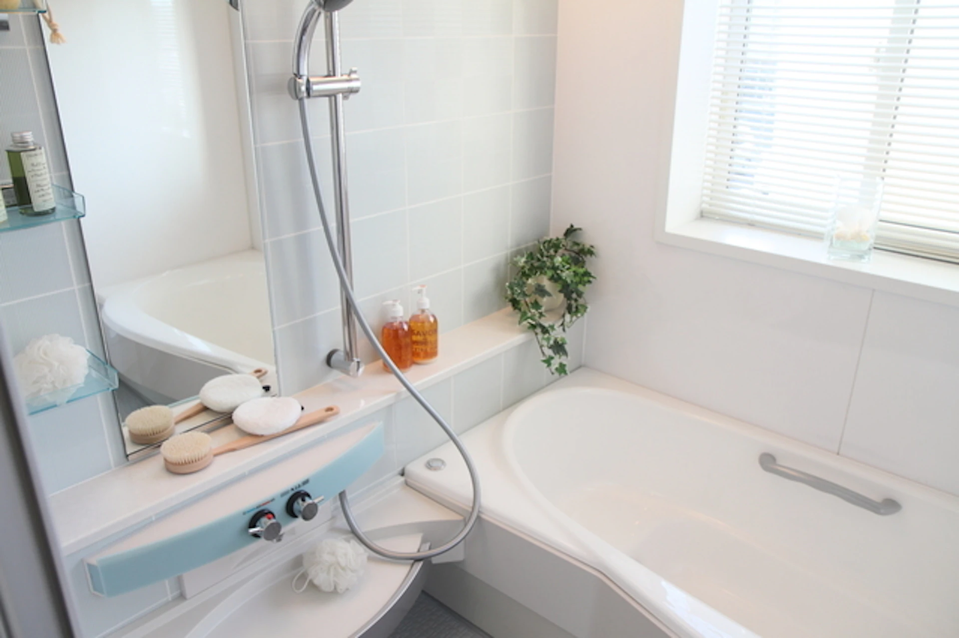 サムネイル:ユニットバスはどこまでDIYできる?自分でリフォームする方法をご紹介