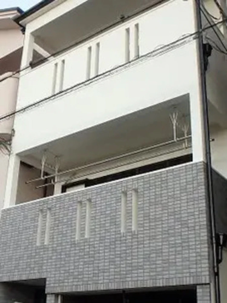 事例2 ひび割れの目地部分をコーキングで補修