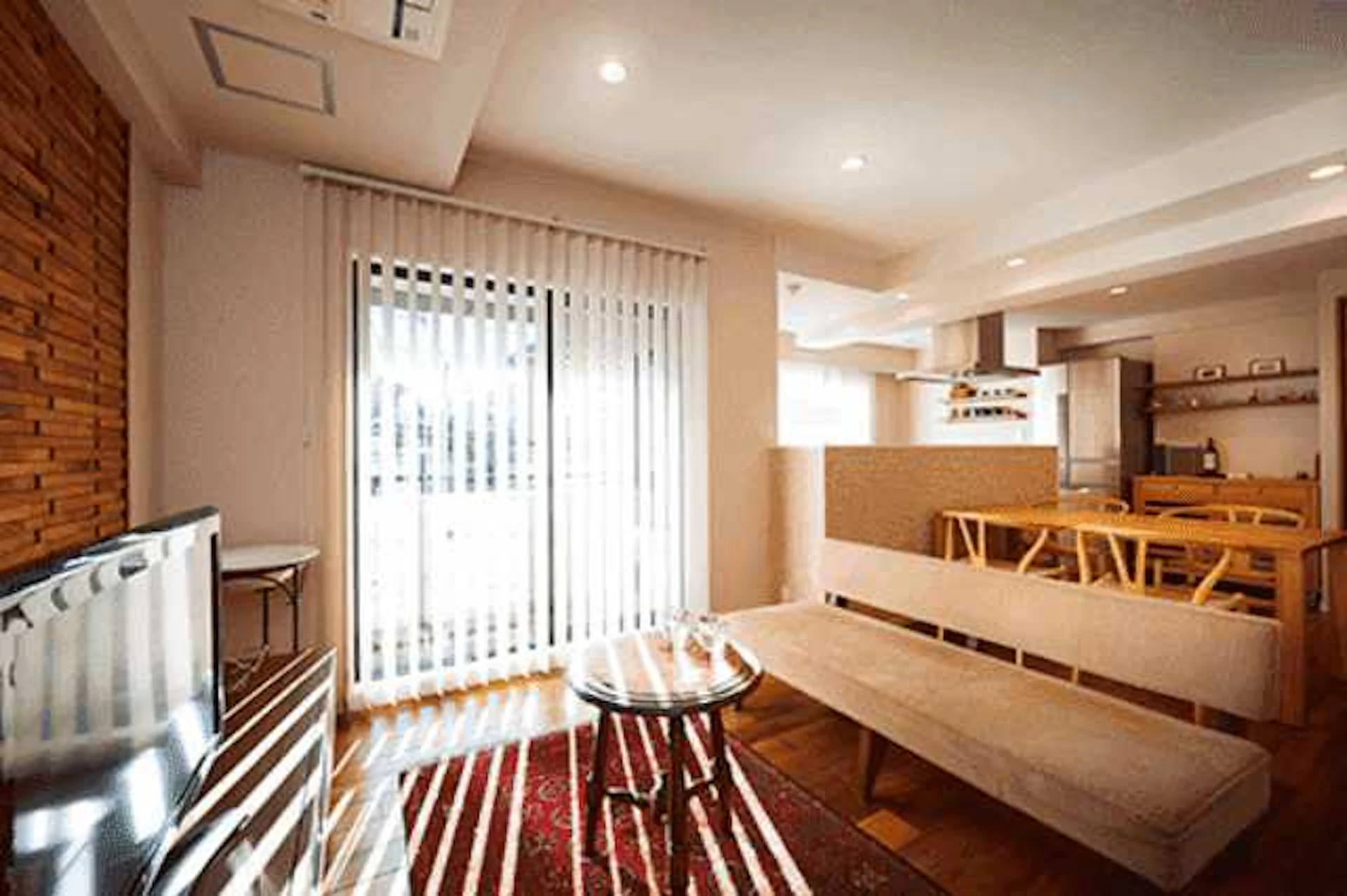 リビングの壁紙の選び方とは?リフォーム価格・おすすめコーディネート例7選+α