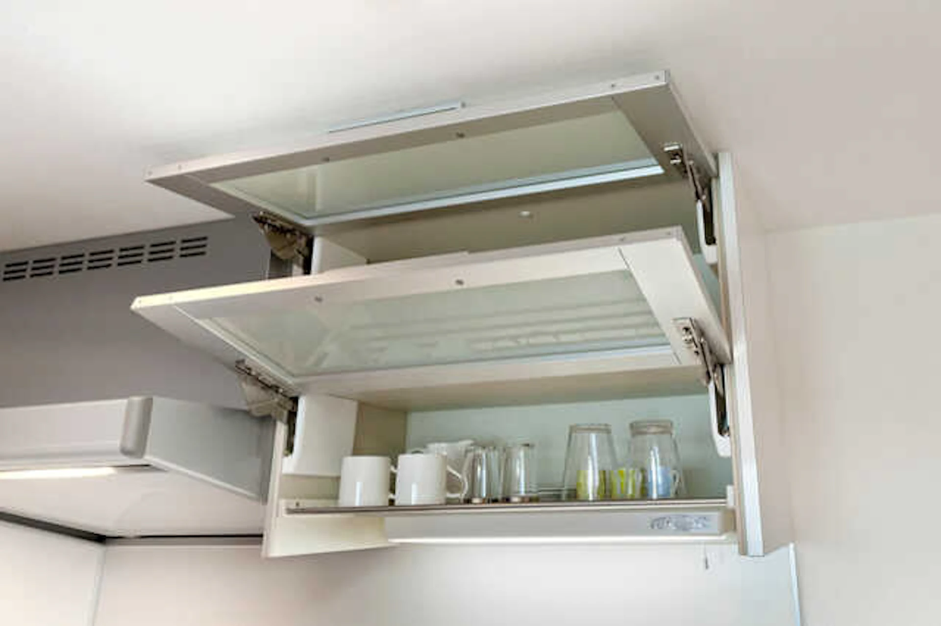 キッチンの吊り戸棚って本当に邪魔？上手にリフォームするためのポイント