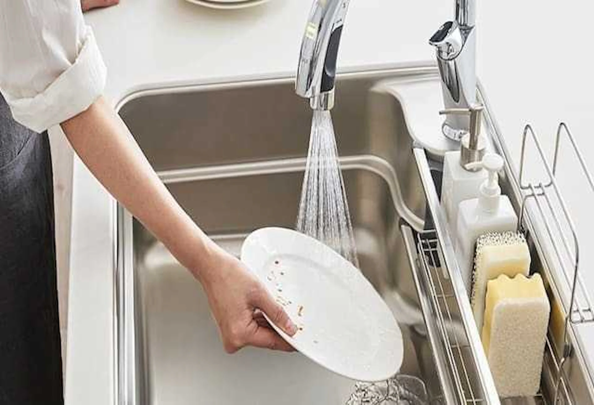 ハンズフリー水栓のシンク