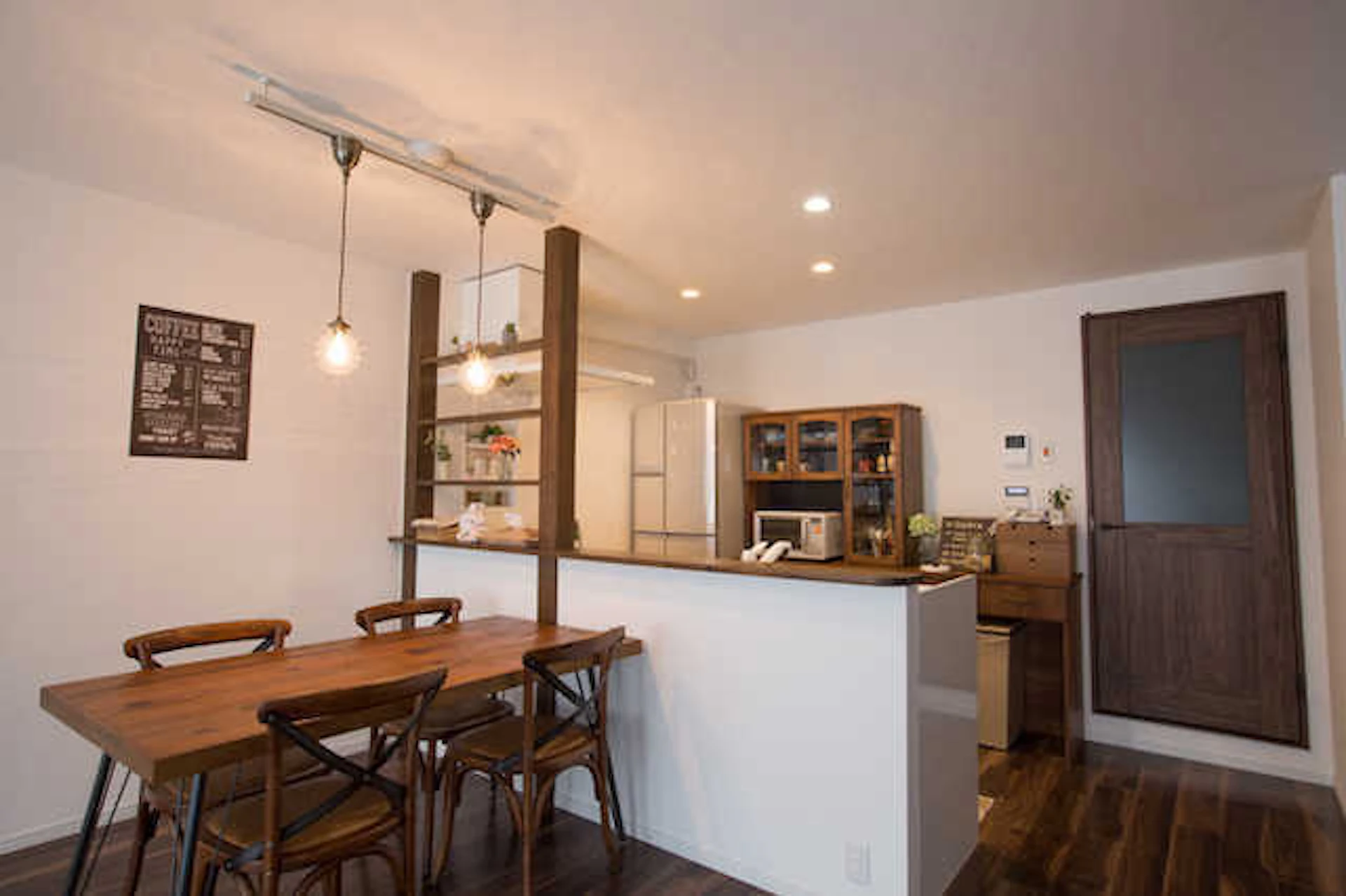 照明がおしゃれなキッチン