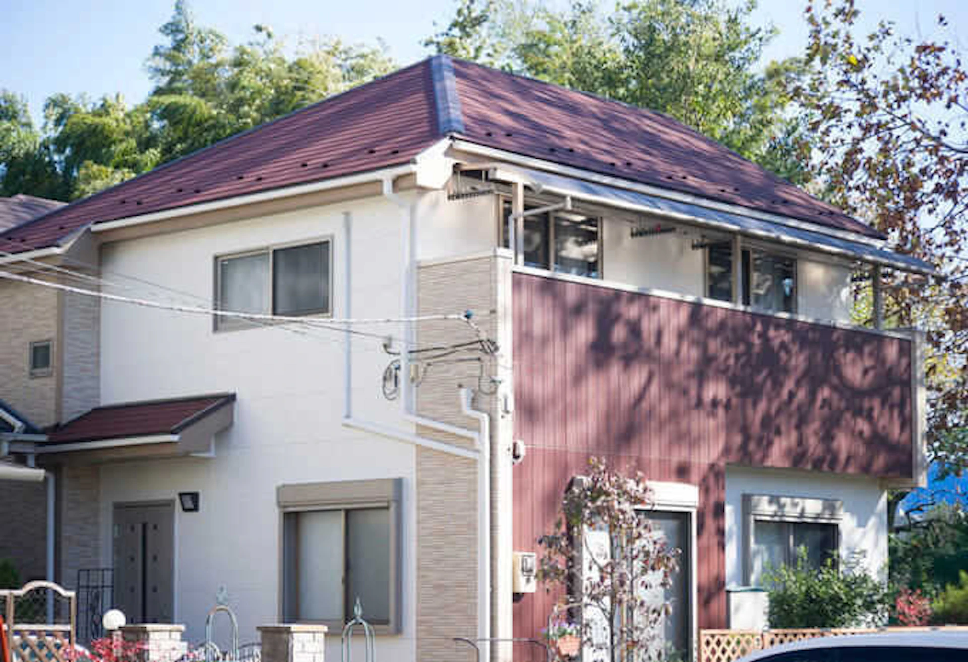 人気の屋根瓦・屋根材の色は?塗装する色によって室内の温度や遮熱効果の違いも!