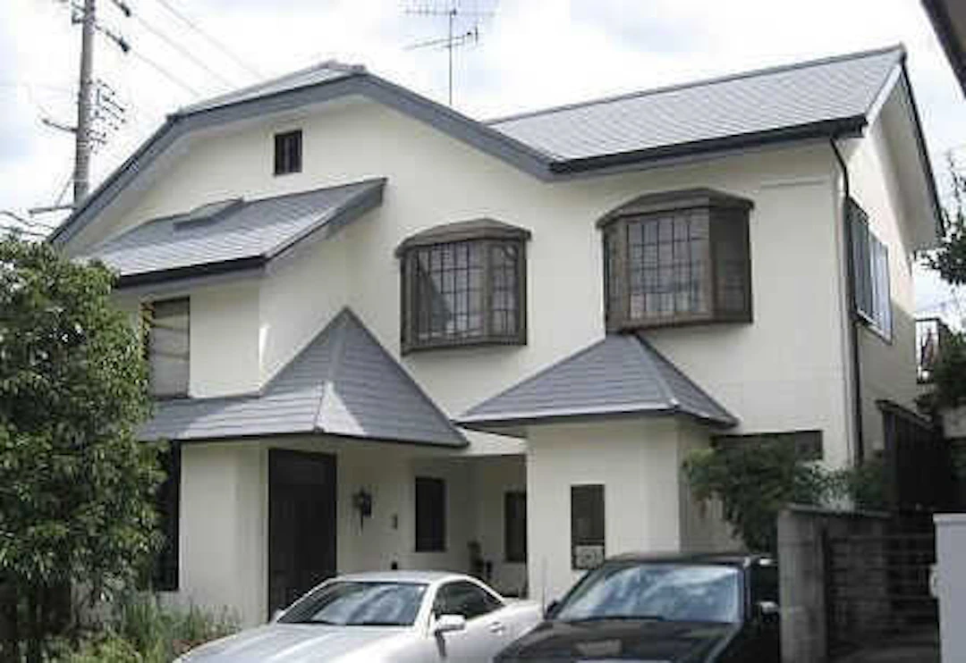 人気の屋根瓦・屋根材の色は？塗装する色によって室内の温度や遮熱効果の違いも！