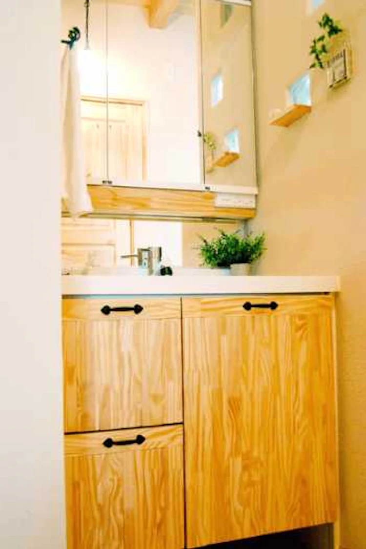 狭い洗面所に開放感を