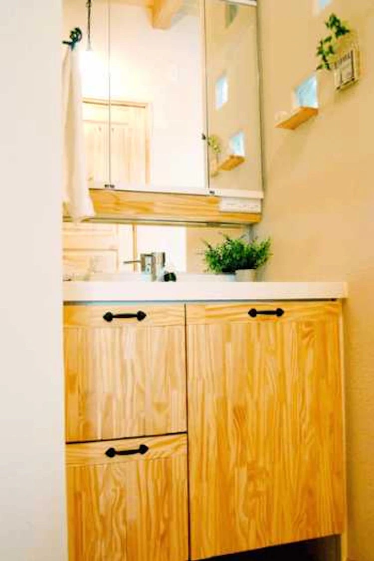 狭い洗面所に開放感を