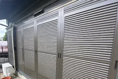 【50〜100万円】採風式の雨戸へリフォーム