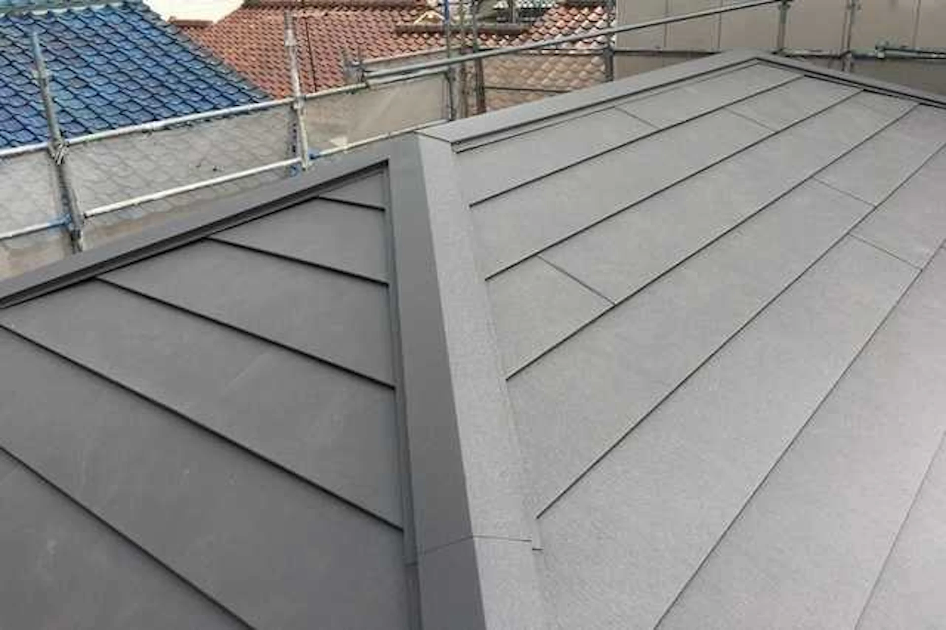 スレート屋根のカバー工法(重ね葺き)リフォーム事例