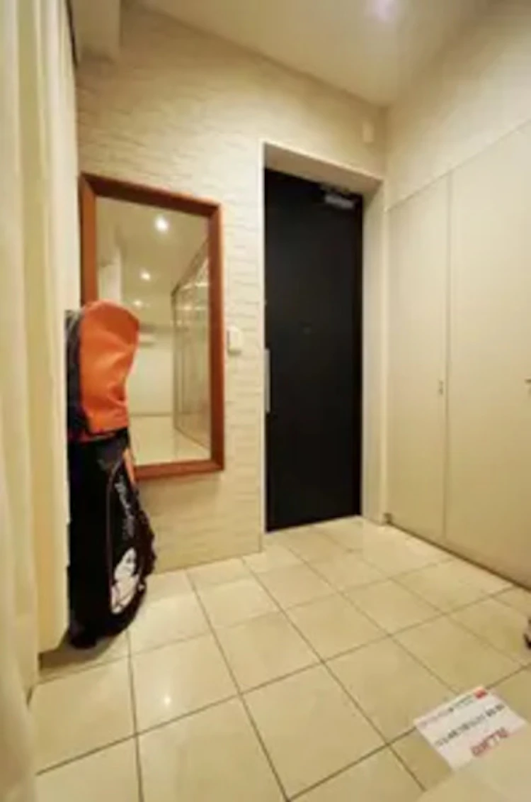 事例2:タイルを使って高貴な雰囲気のある玄関