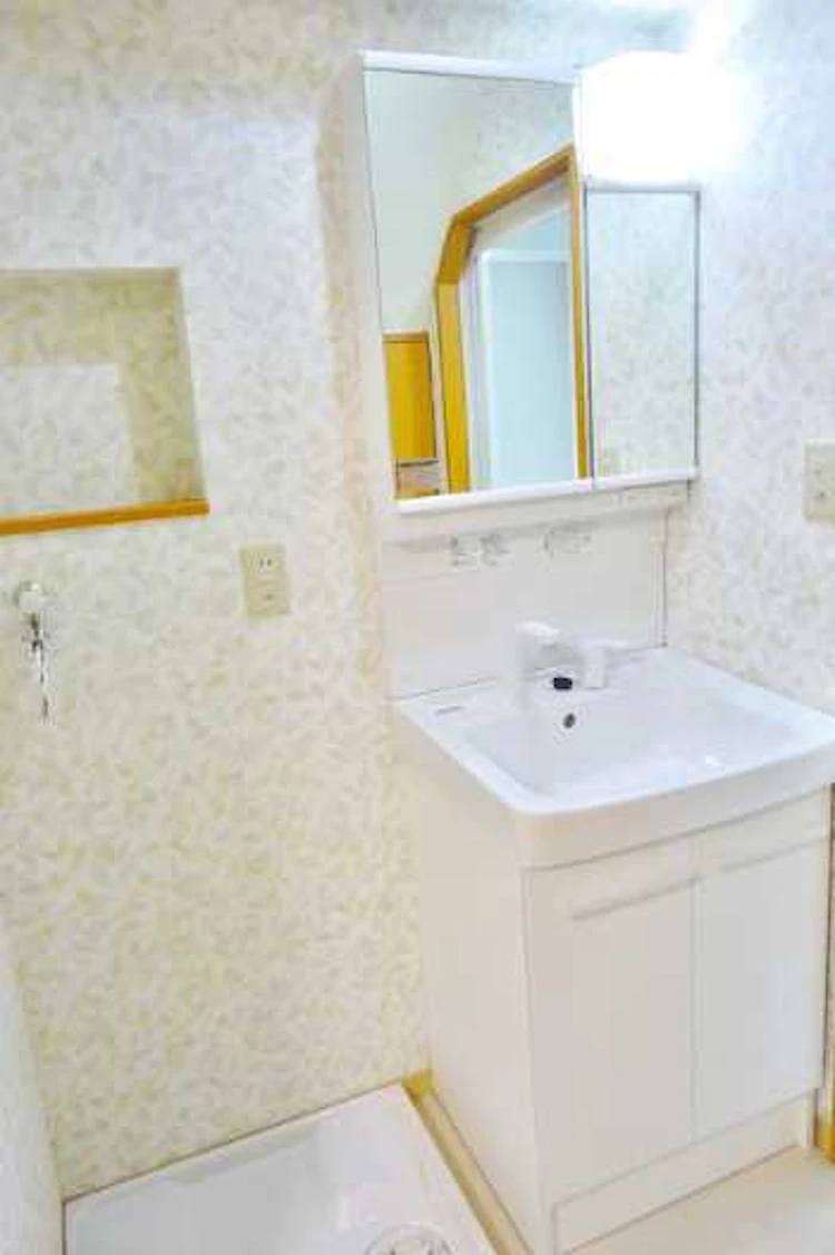 洗面所・脱衣所にピッタリの壁紙の選び方！張り替え費用・おしゃれなコーディネート実例