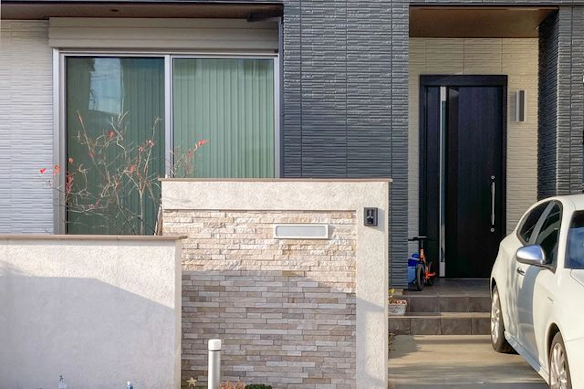 モダンな戸建ての外観イメージ ベージュ系