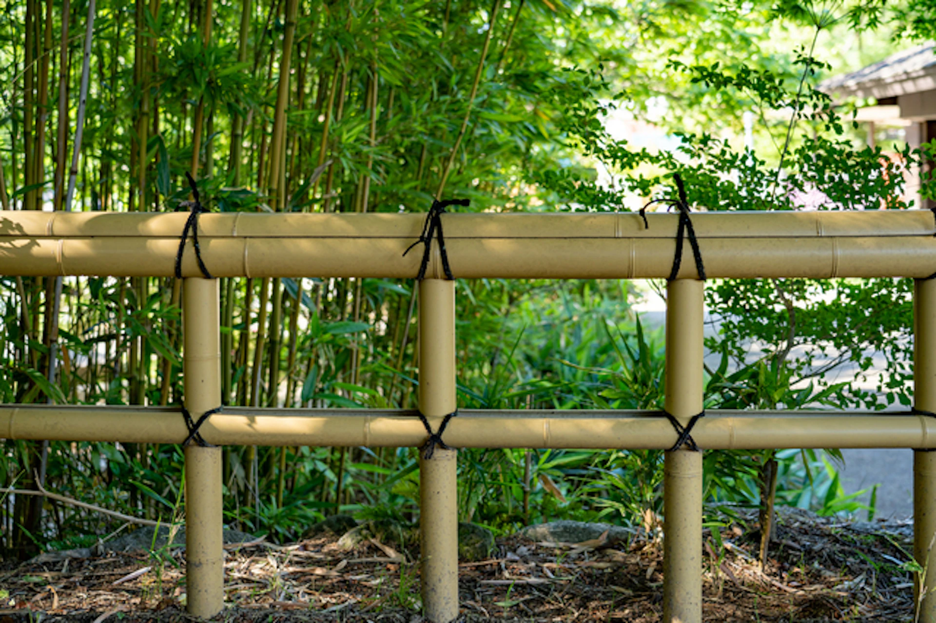 竹垣の主な種類を2つは、天然竹垣と人工竹垣です