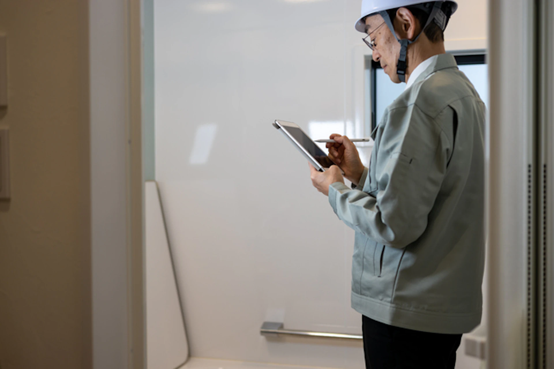 浴室乾燥機の寿命は何年？交換のタイミングや工事費用の相場を解説