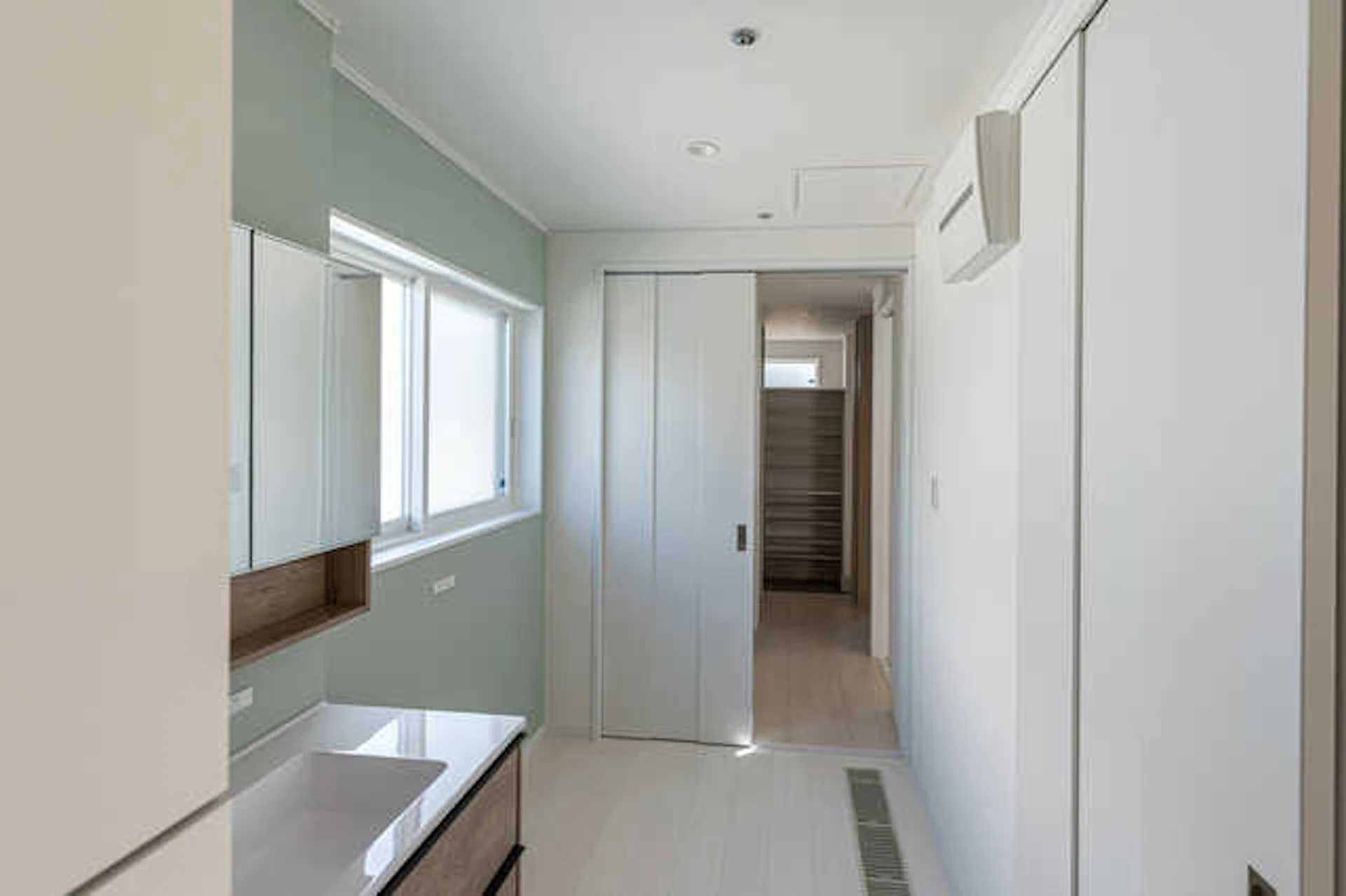 寒さ(暑さ)や結露対策のため、断熱・防湿(調湿)リフォームは優先的に