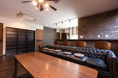 シックなシェアハウスのリノベーション