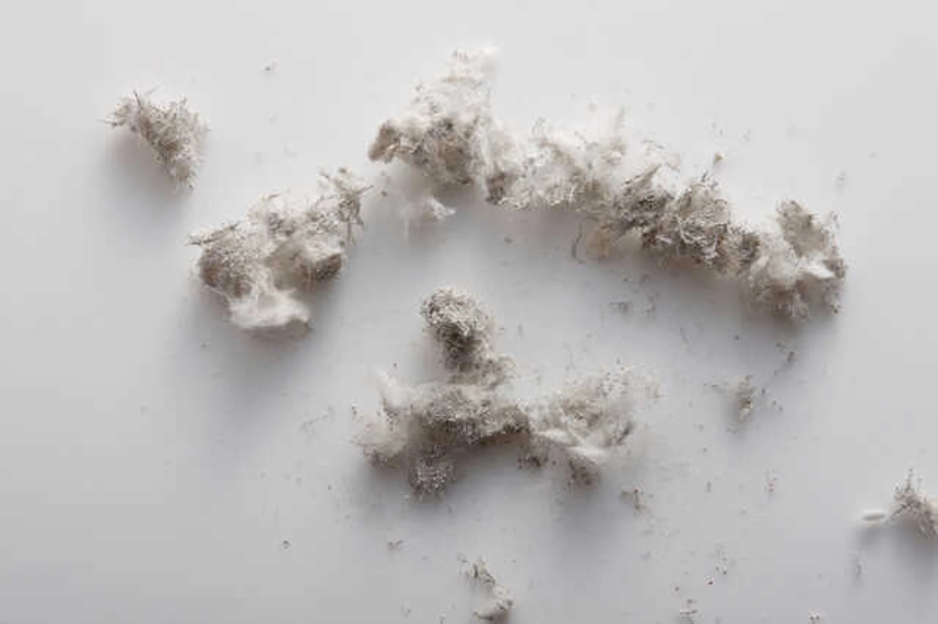 石綿(アスベスト)スレート屋根の処分・葺き替え費用と注意点