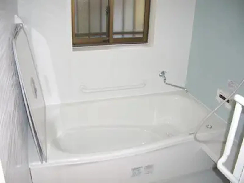 事例1 窓の取りつけで明るく開放的なお風呂にリフォーム