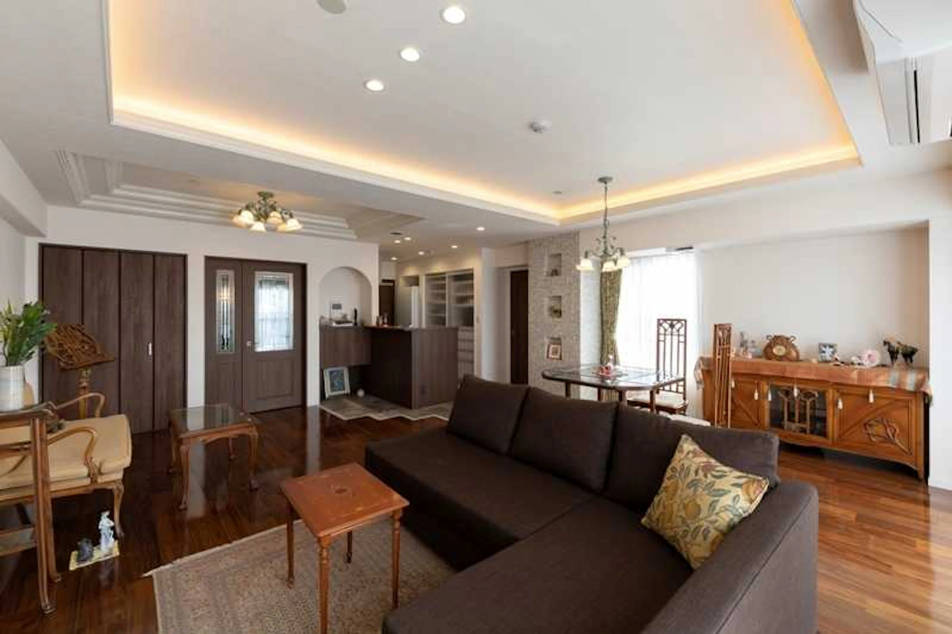 【事例③】 家具中心のクラシックモダンな空間