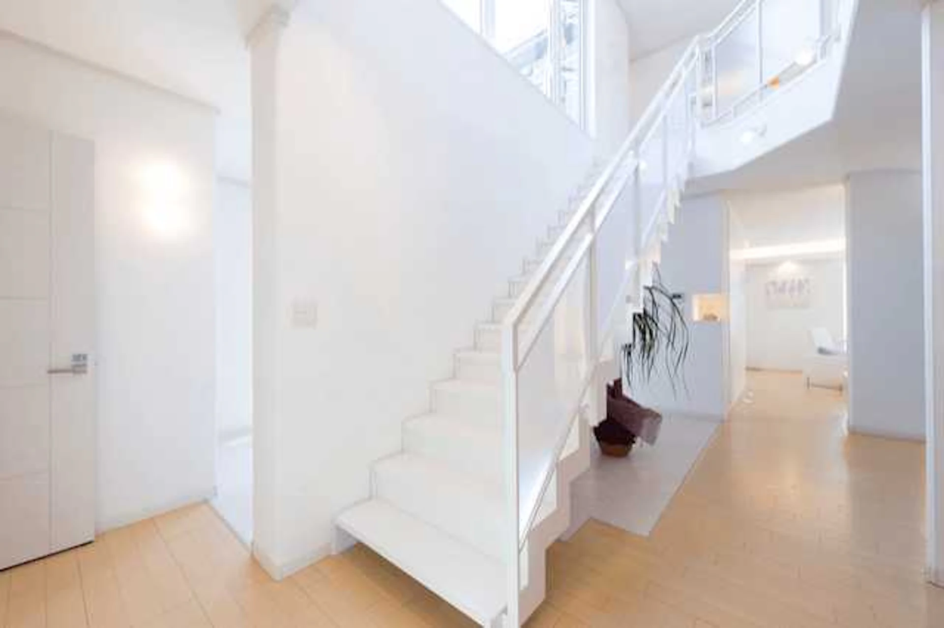 廊下・階段の壁紙リフォームの費用相場