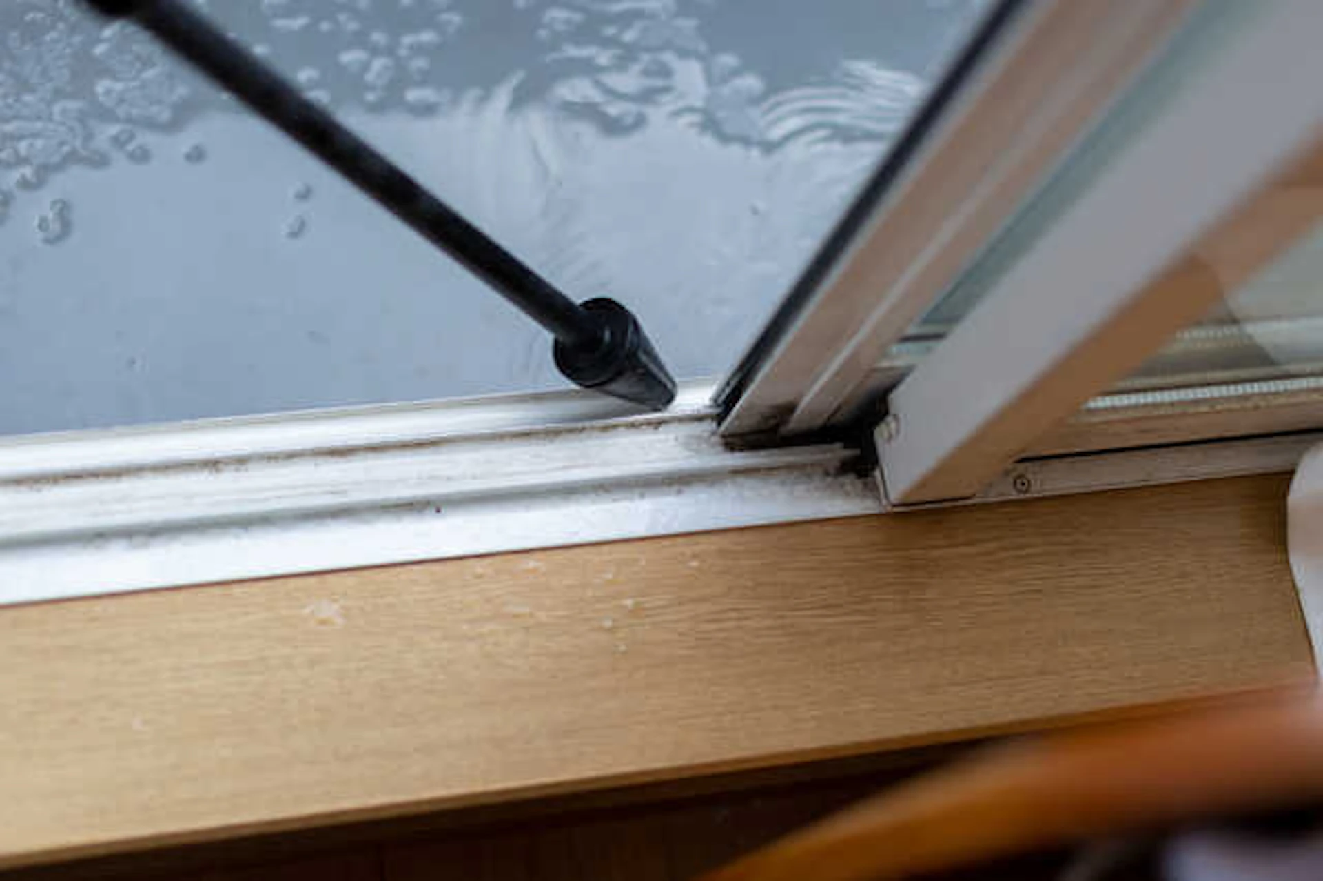 ベランダ・バルコニーに水が溜まる