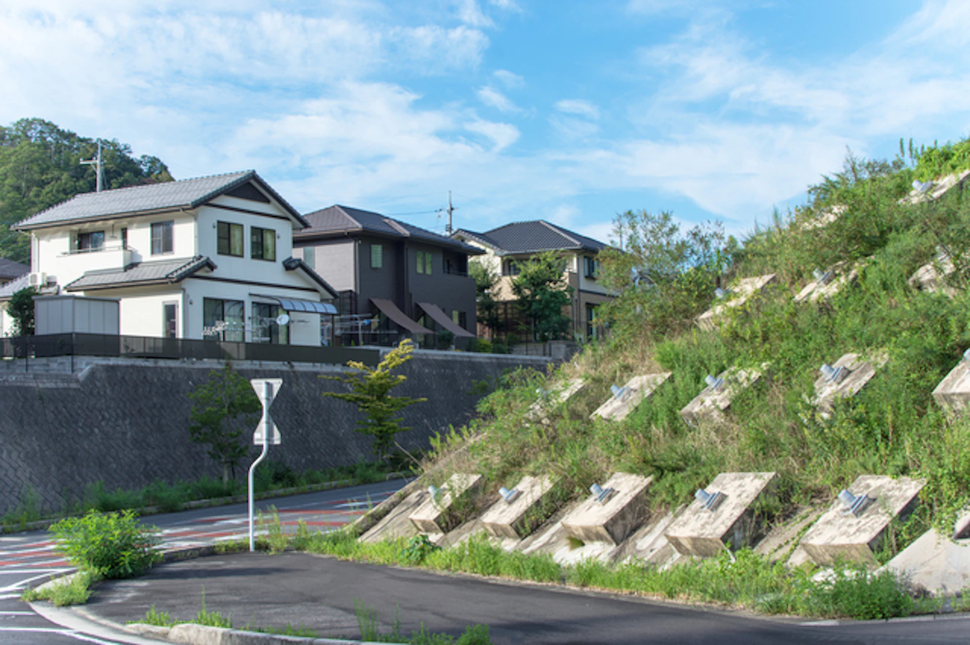 擁壁工事は傾斜部分を安定させる工事