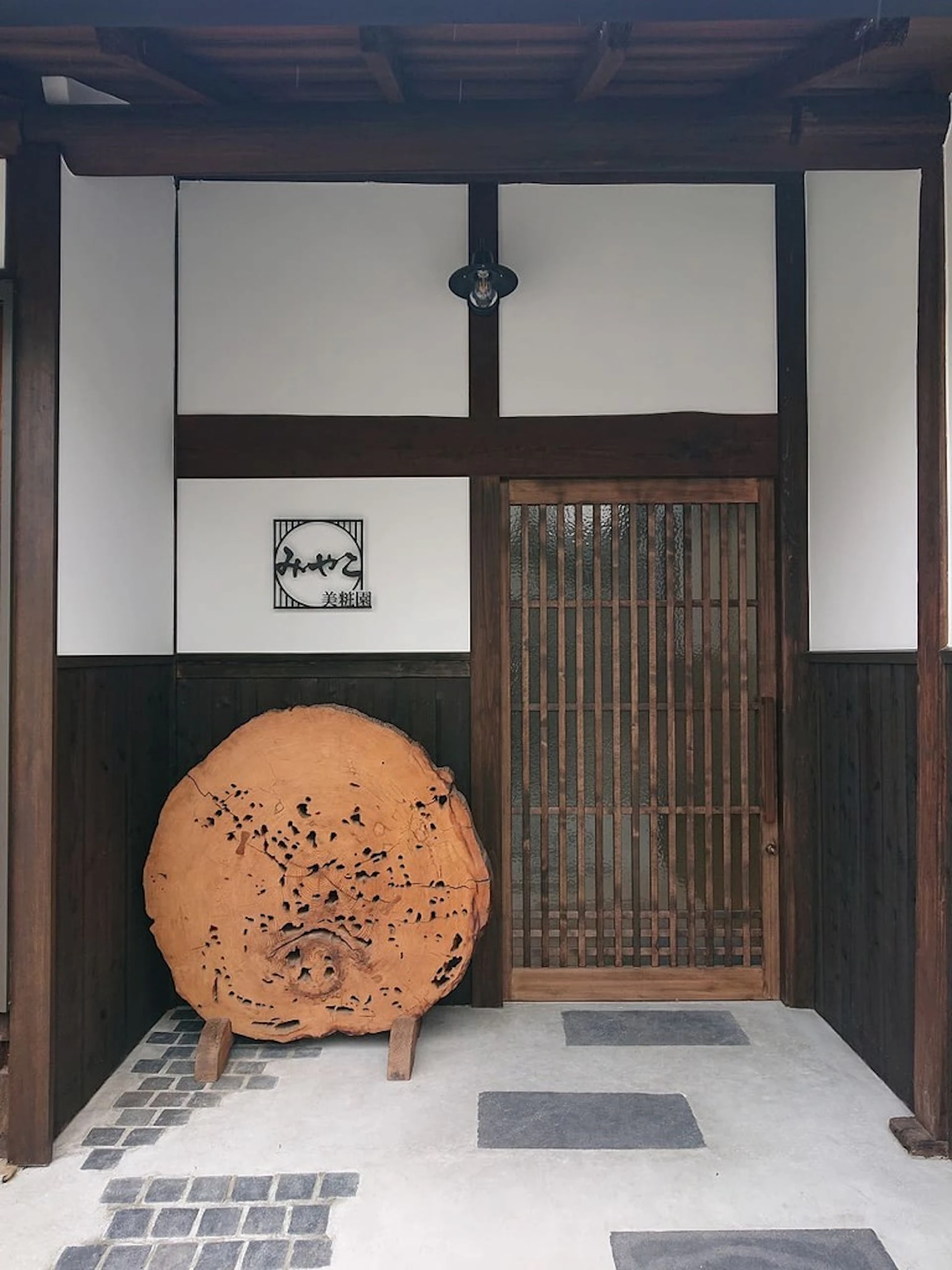 事例3 築100年の古民家を美容室へ改装