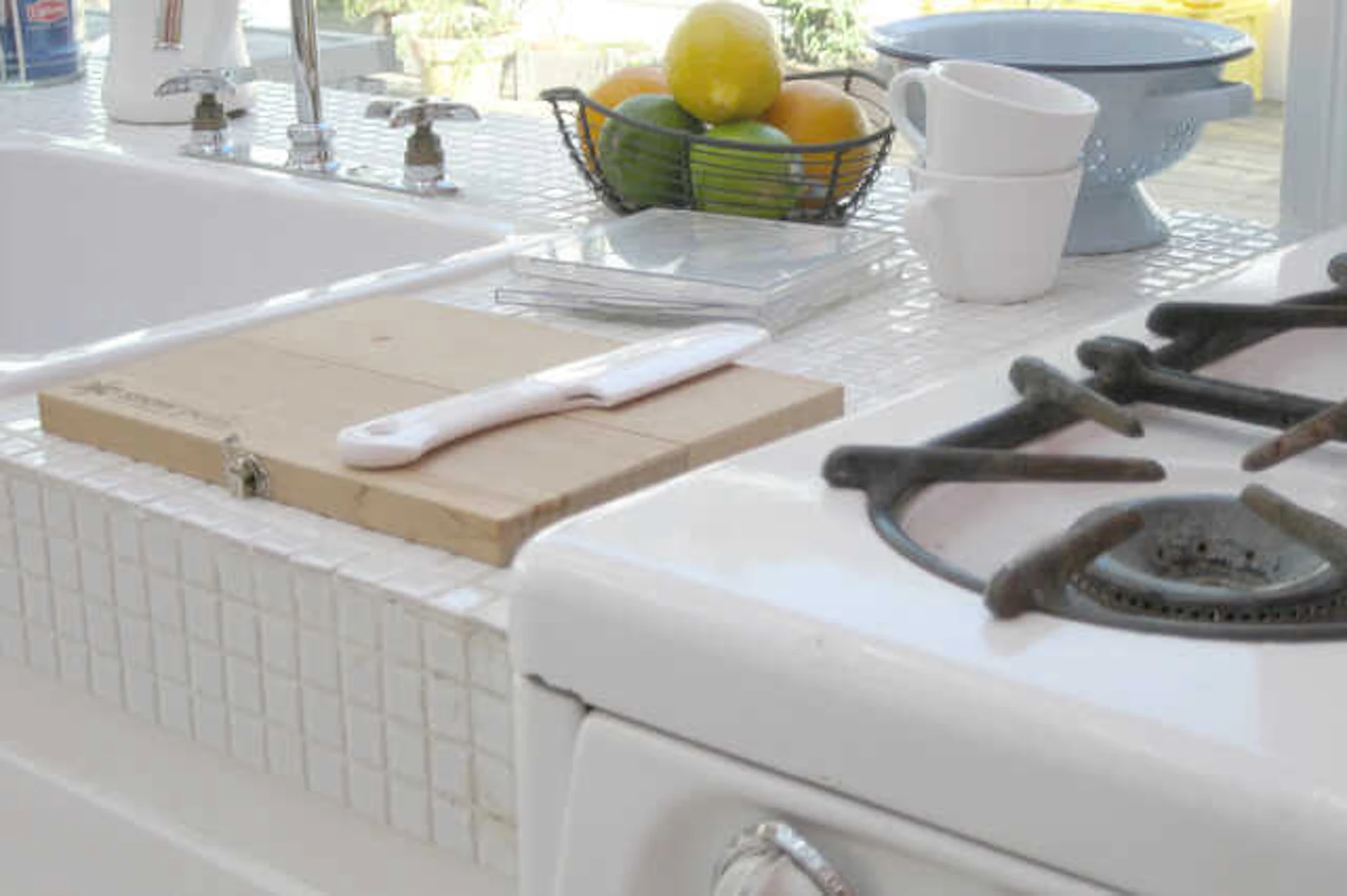 キッチンのワークトップ(天板)の素材比較!交換やDIYによる修復は可能か?