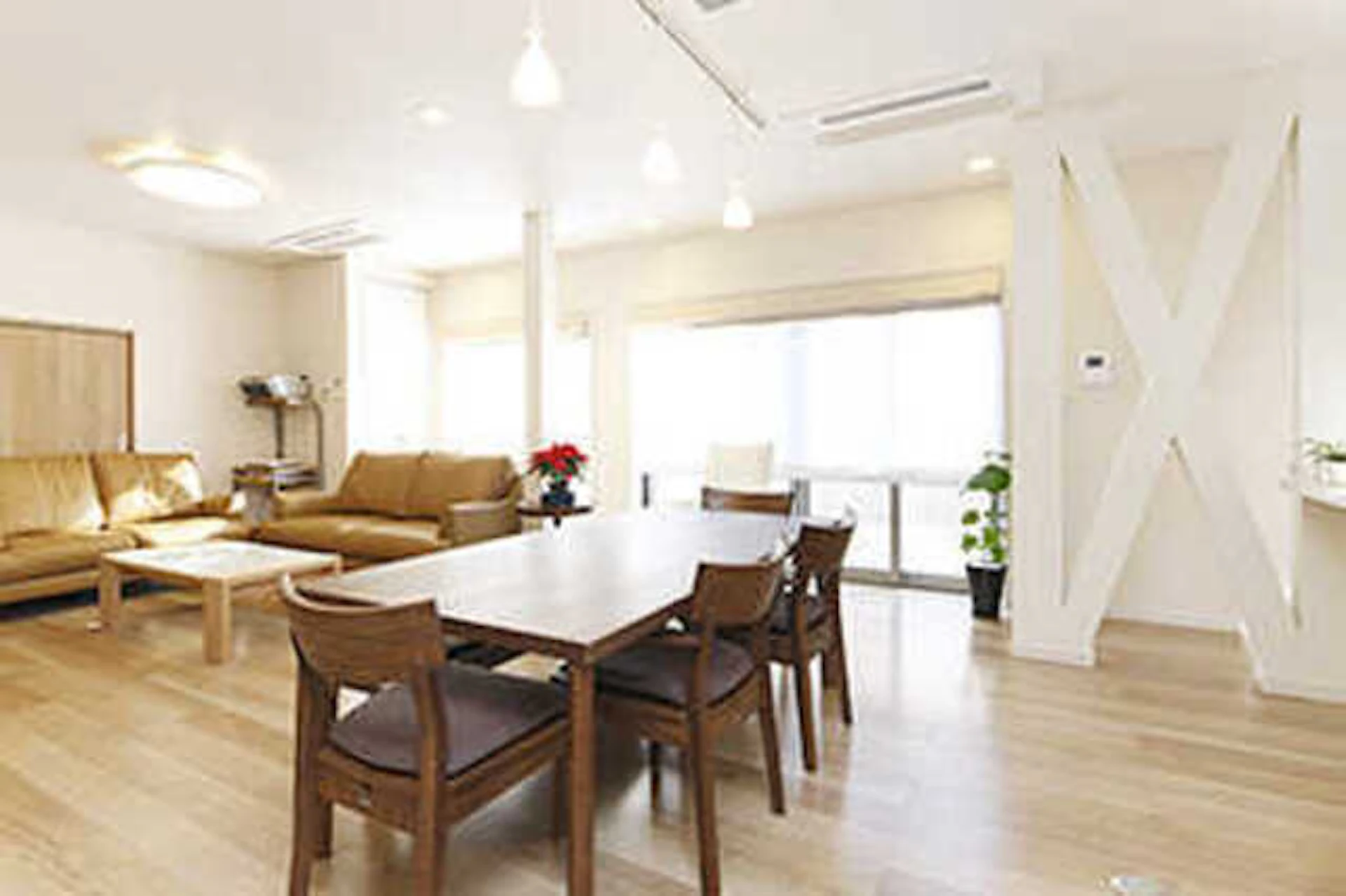 優しい色合いのリビング