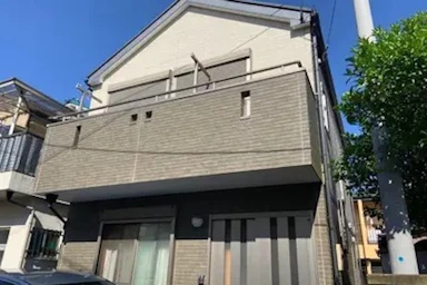 淡いグレーを採用