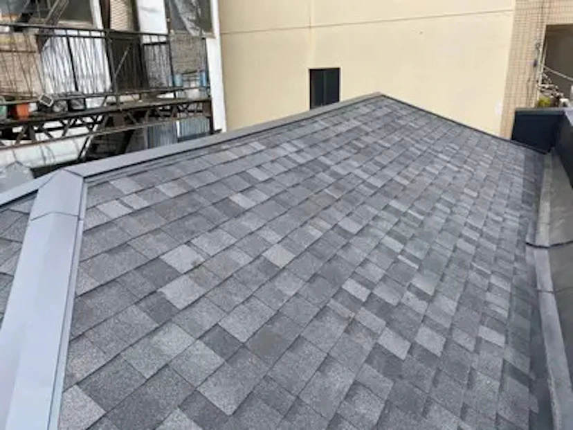 事例3 瓦から軽量なアスファルトシングルに葺き替え