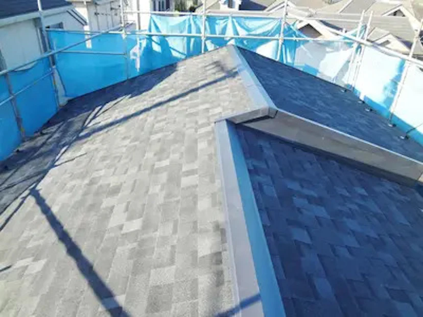 事例2 傷んだ屋根にカバー工法で『リッジウェイ』を施工