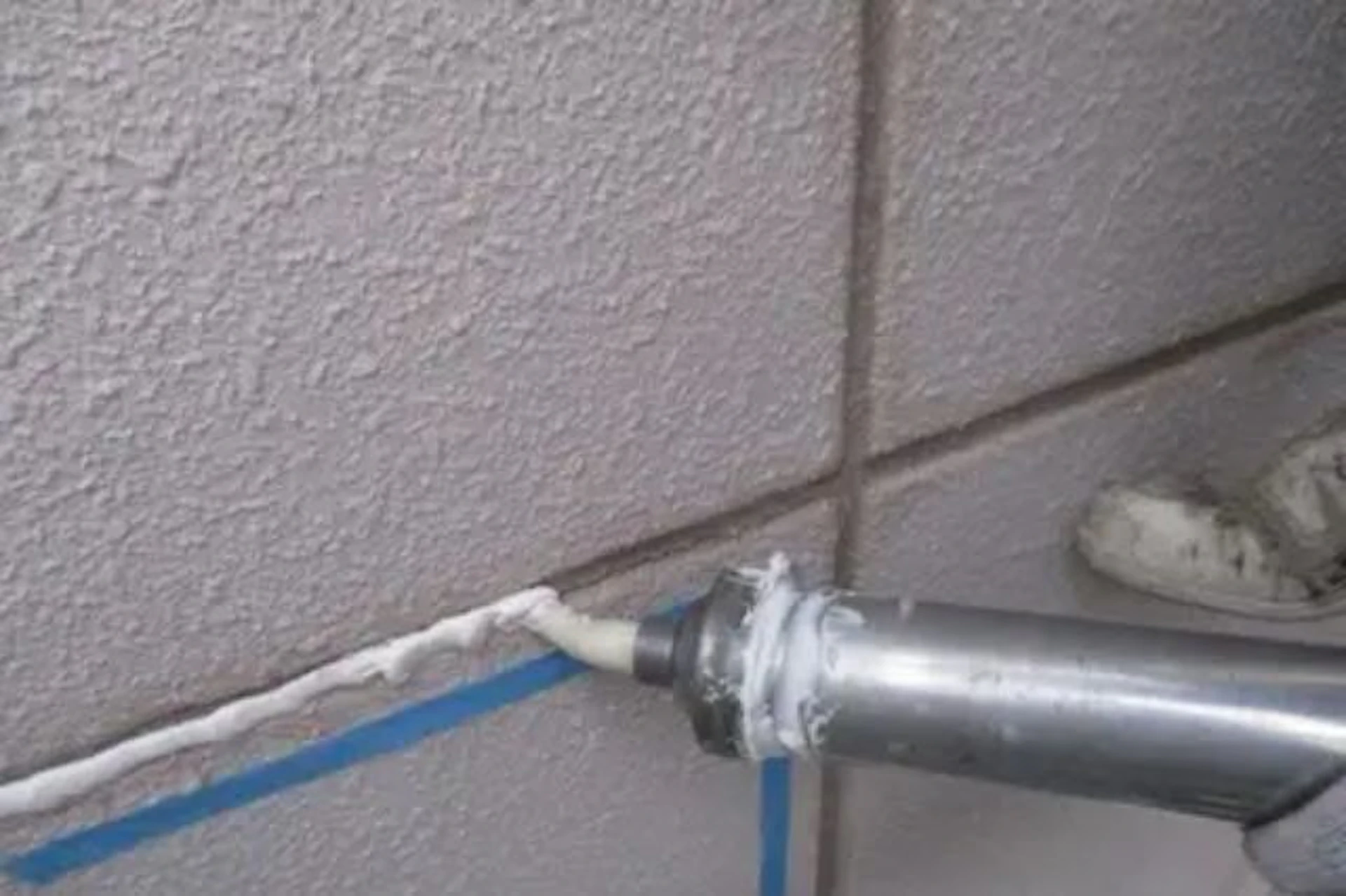 事例1 外壁塗装でひび割れをカバー