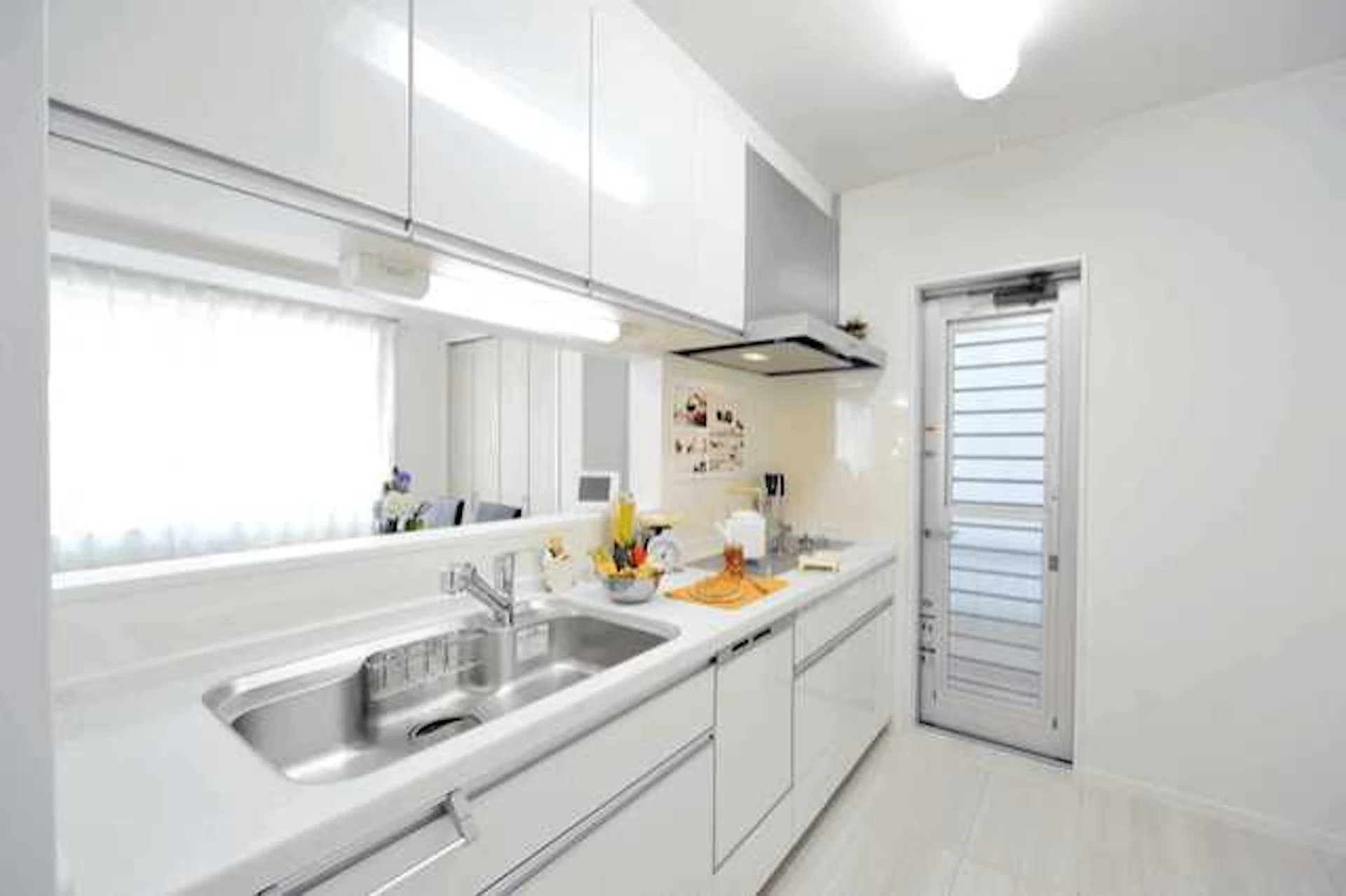 キッチンの勝手口は必要？メリットとデメリット・リフォーム費用は？