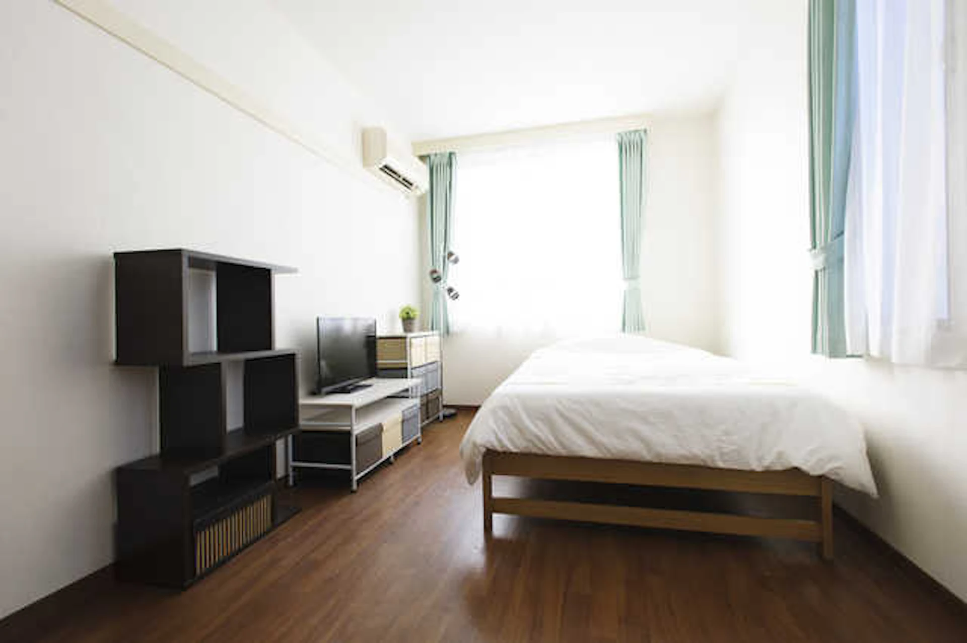 家具を低めのものにする