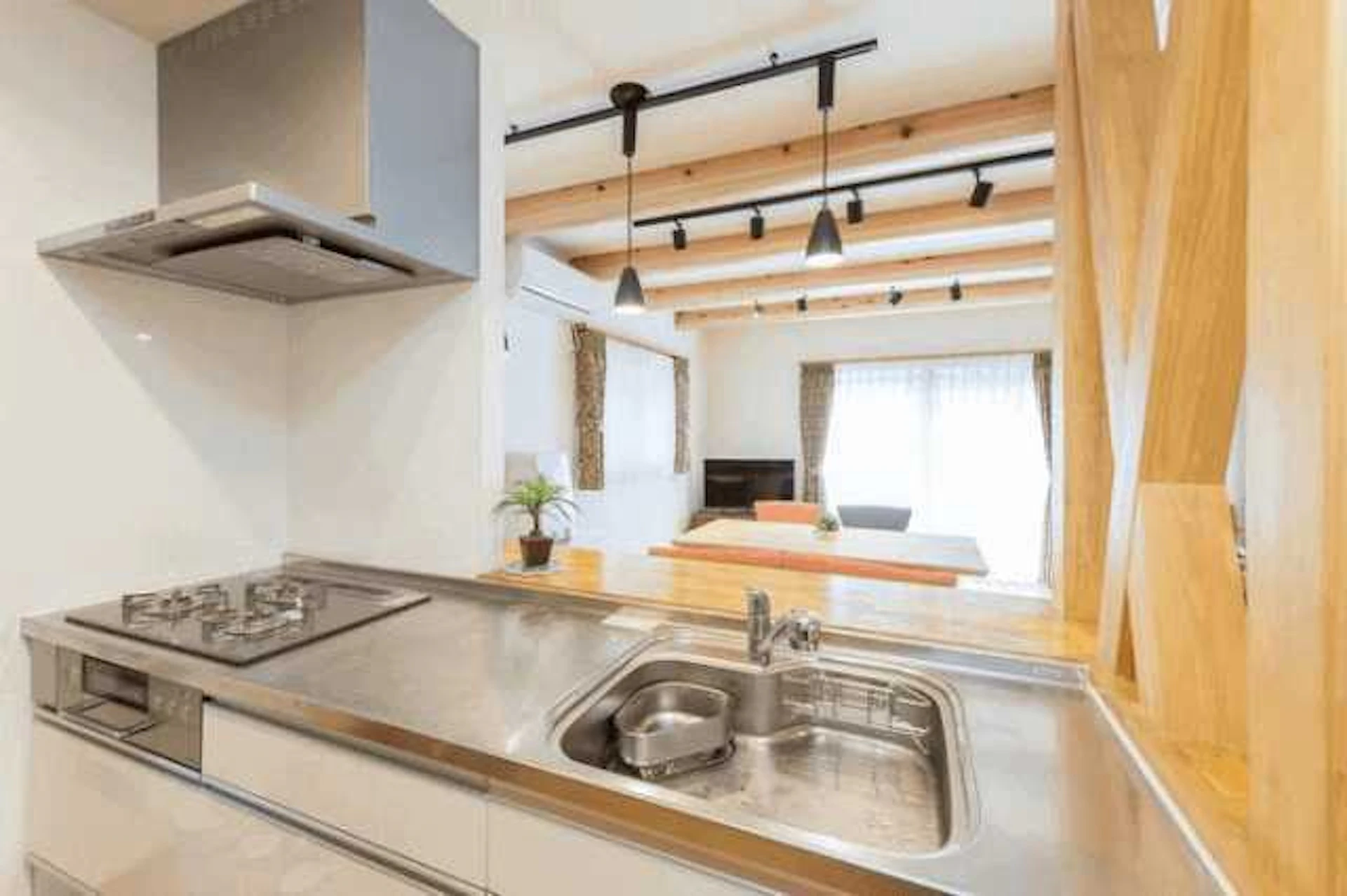 ③ステンレス製のシンク