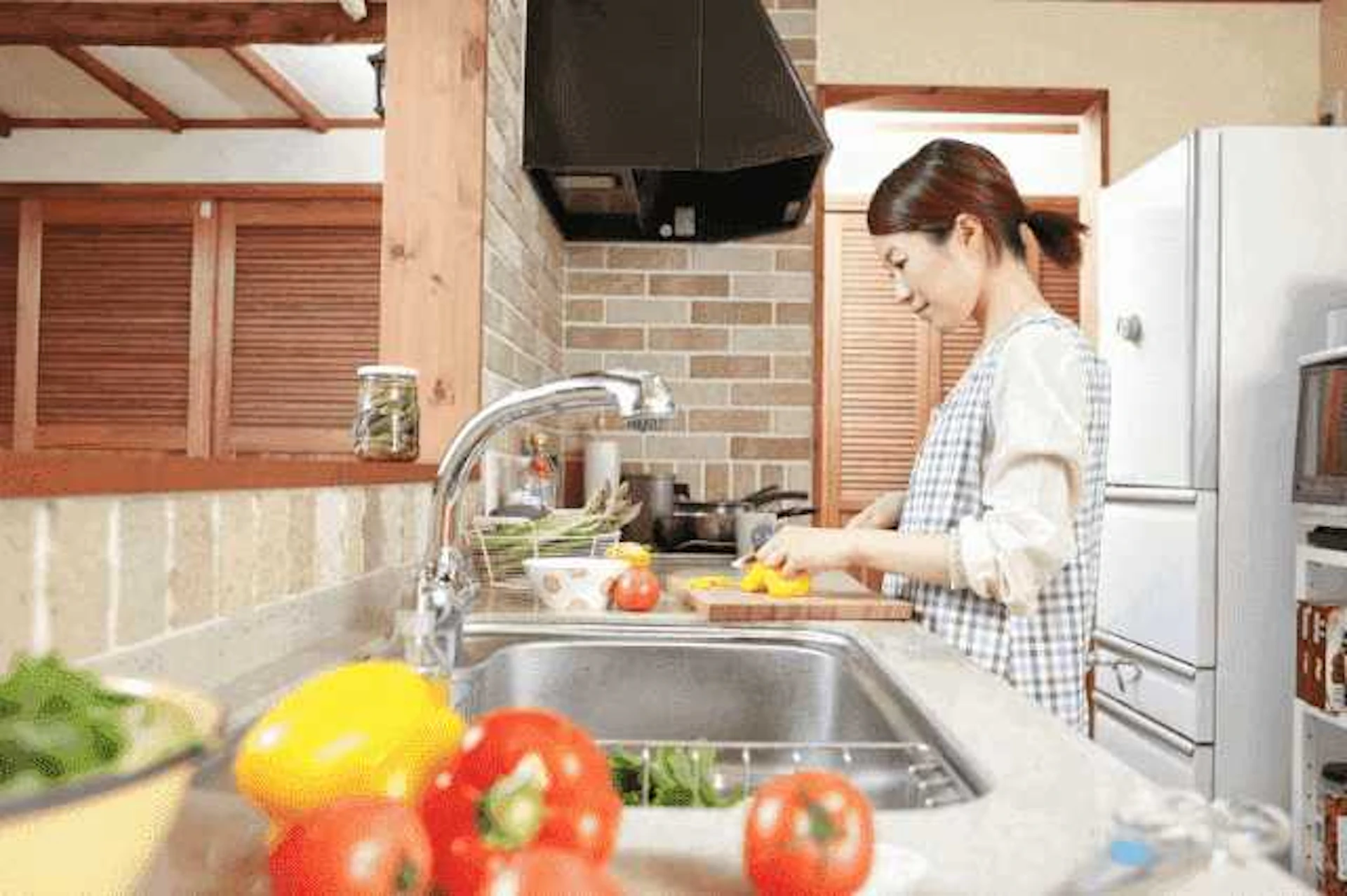 キッチン通路幅は何cmが理想？"広すぎた""狭い"などの体験談まとめ＆失敗しないためのコツ